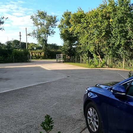 Two Birds Weekly Stay Malmesbury Esterno foto