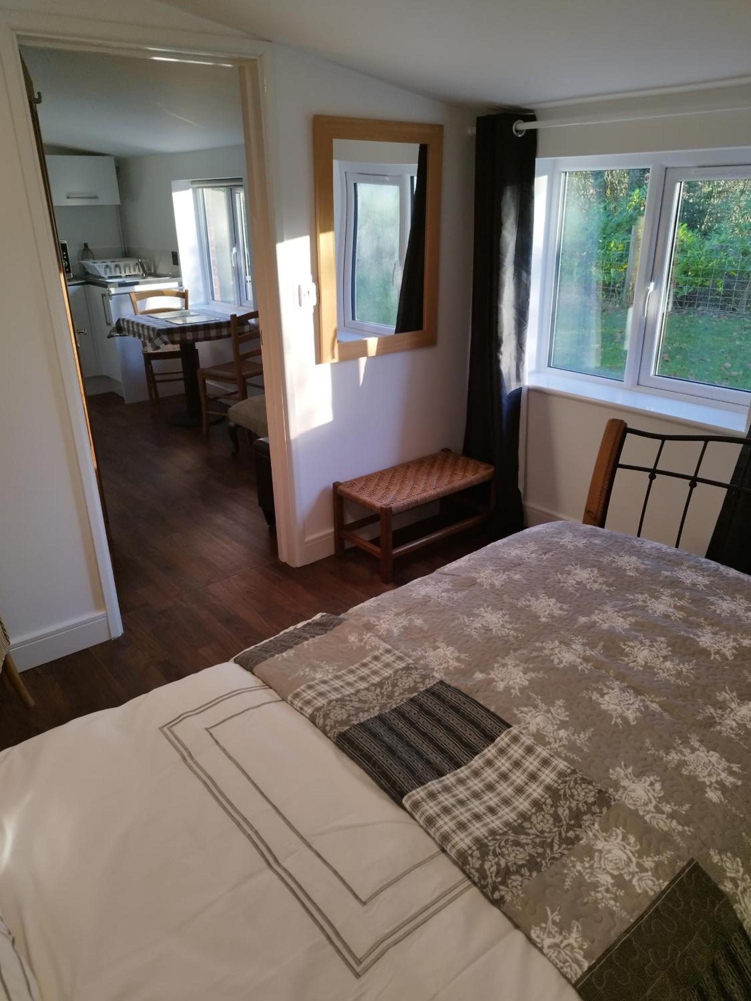Two Birds Weekly Stay Malmesbury Esterno foto