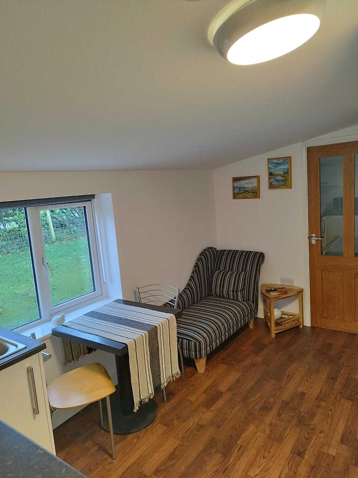 Two Birds Weekly Stay Malmesbury Esterno foto