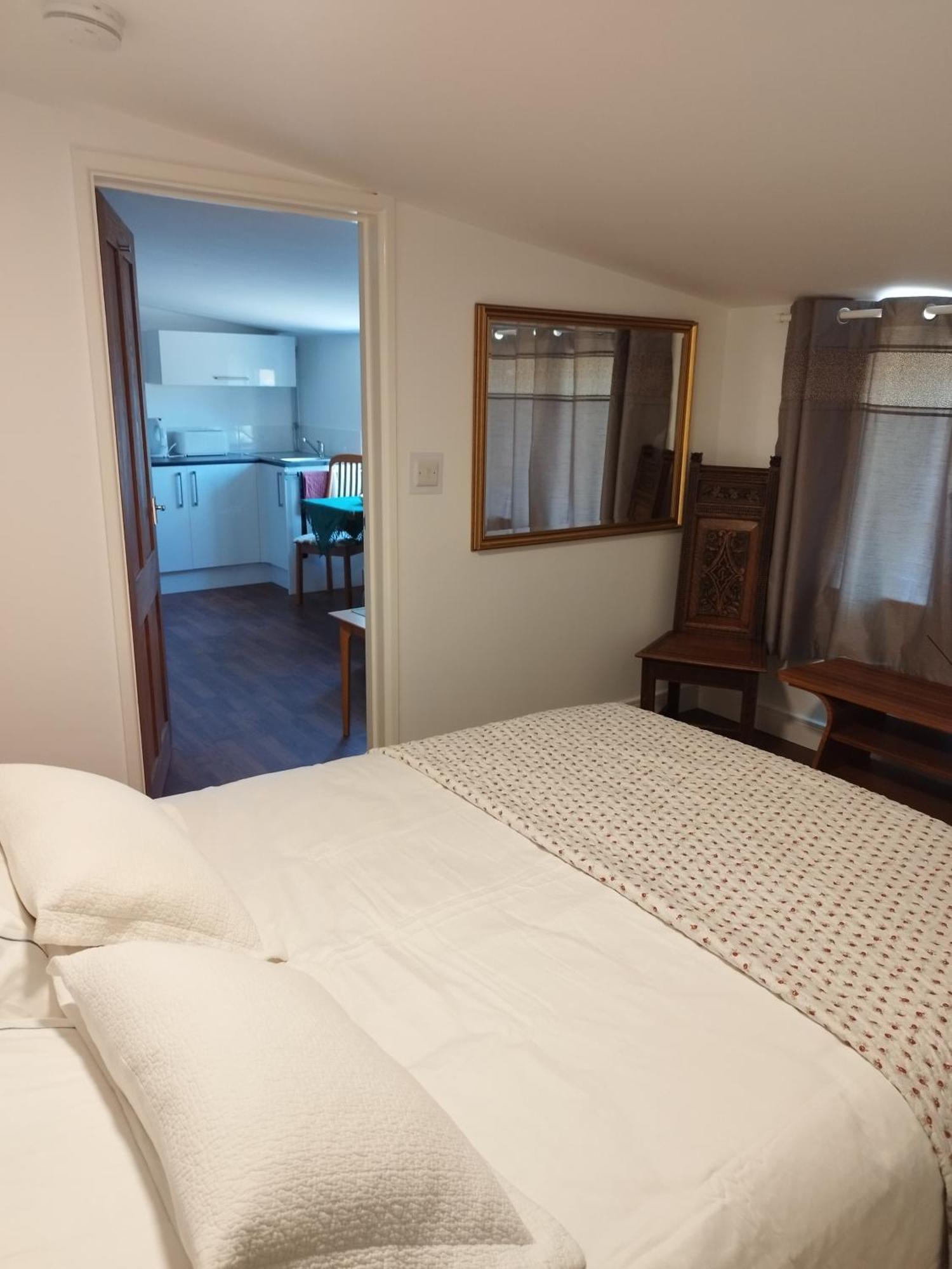 Two Birds Weekly Stay Malmesbury Esterno foto