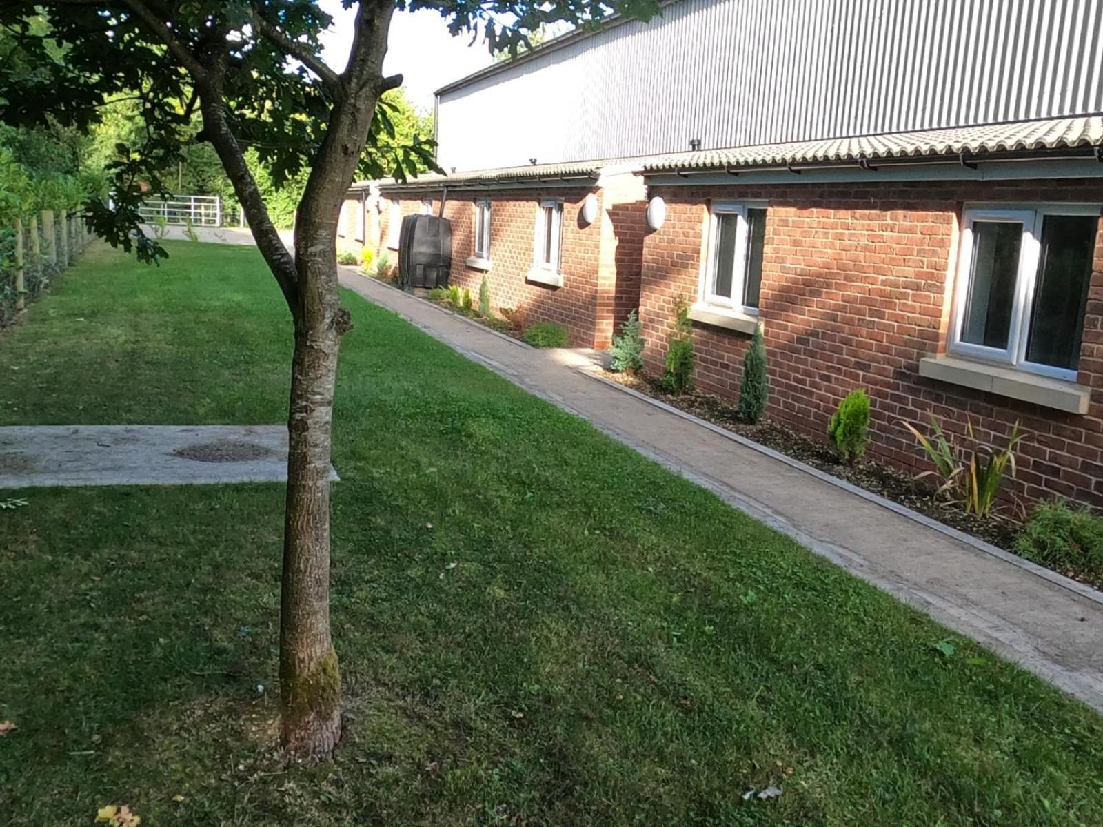 Two Birds Weekly Stay Malmesbury Esterno foto